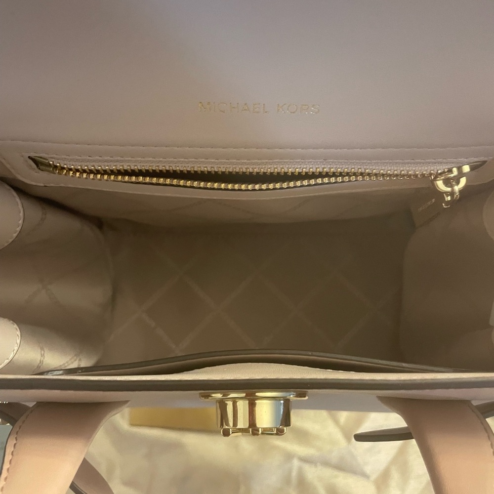 Michael Kors Pink and White Satchel Elegance NWOT - Picture 4 of 7